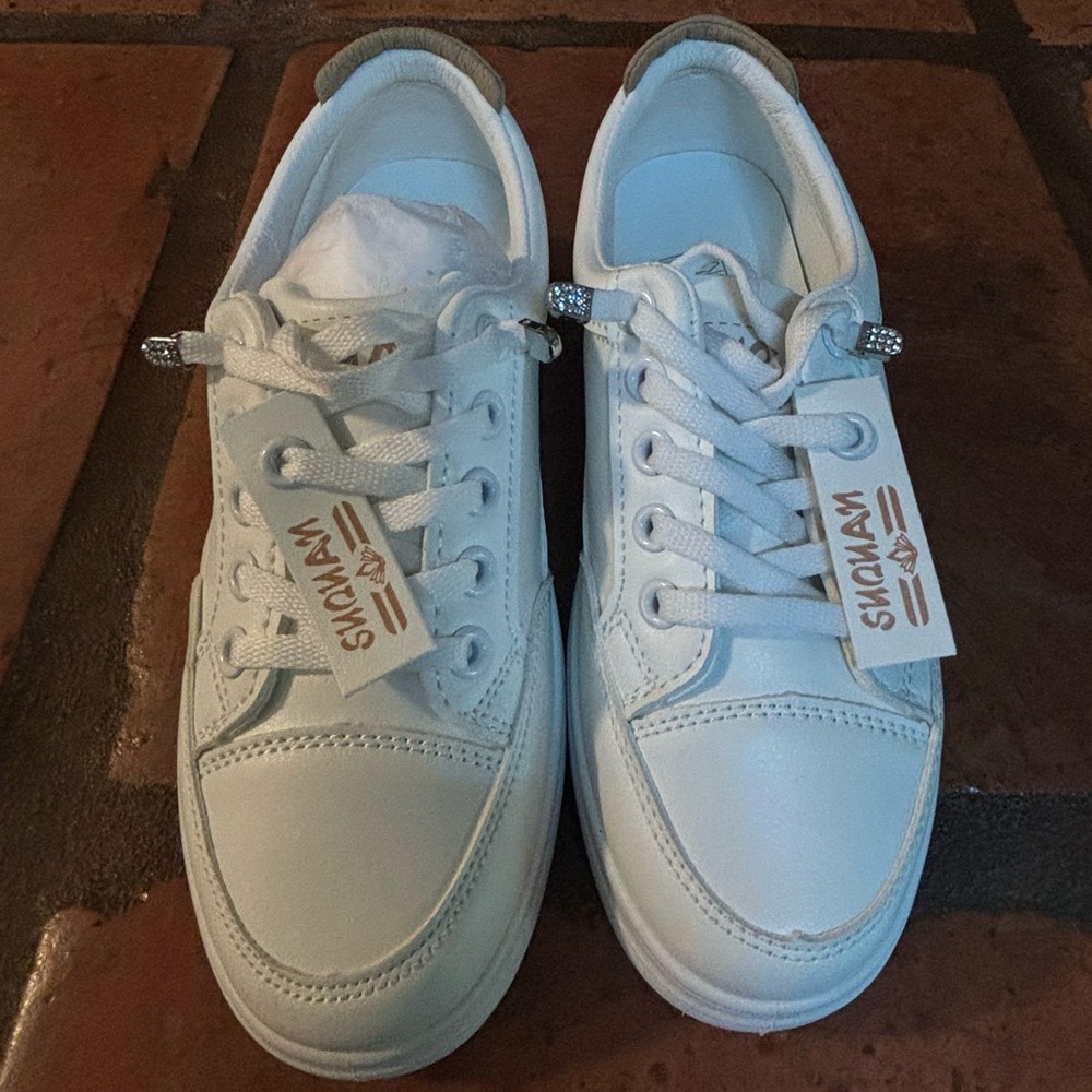 Brand 🆕 !!! NEVER WORN!!! Still in box 📦